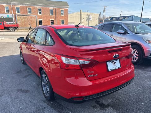 Used 2014 Ford Focus SE w/ SE Sport Package image 3