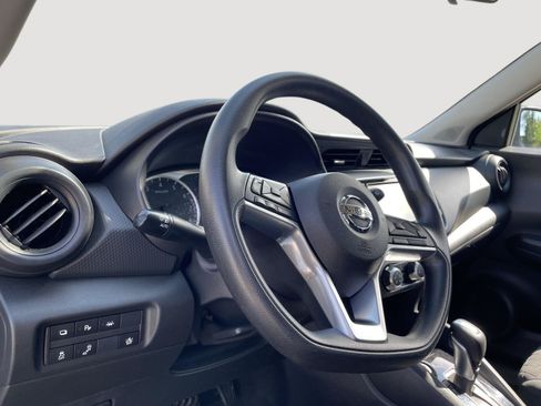 Used 2021 Nissan Kicks S FWD image 19