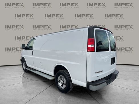 Used 2024 Chevrolet Express 2500 w/ Driver Convenience Package image 3