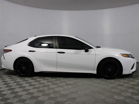 Used 2019 Toyota Camry SE FWD image 17