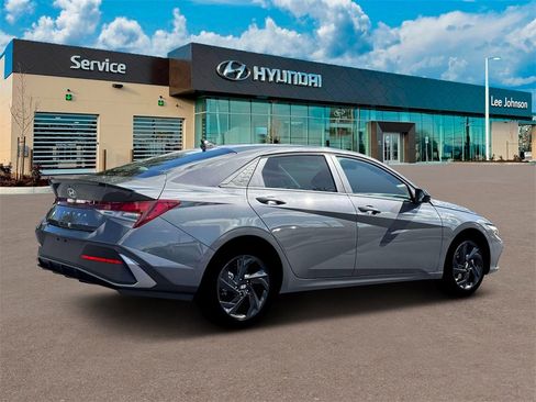 New 2026 Hyundai Elantra Sport image 8