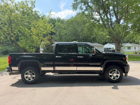 Used 2017 GMC Sierra 3500 Denali w/ Duramax Plus Package AWD/4WD image 11