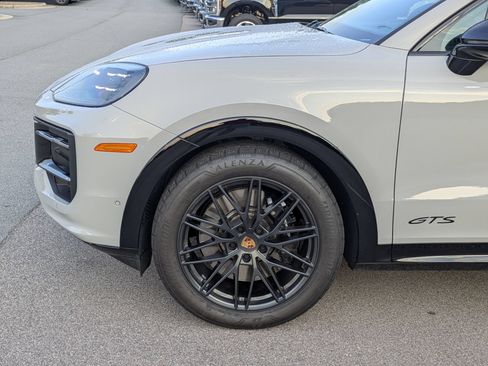 Used 2025 Porsche Cayenne GTS AWD/4WD image 11