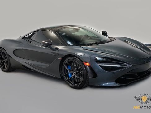 Used 2020 McLaren 720S Spider image 2