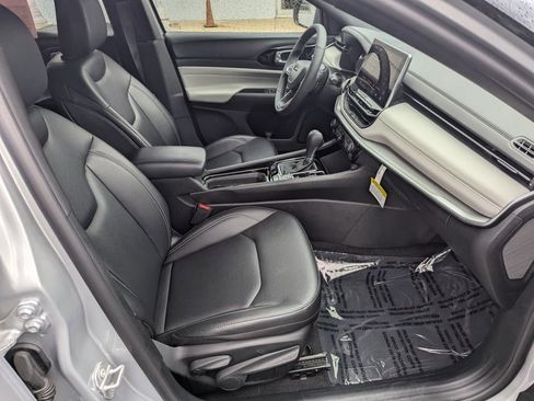 Used 2025 Jeep Compass Limited AWD/4WD image 7
