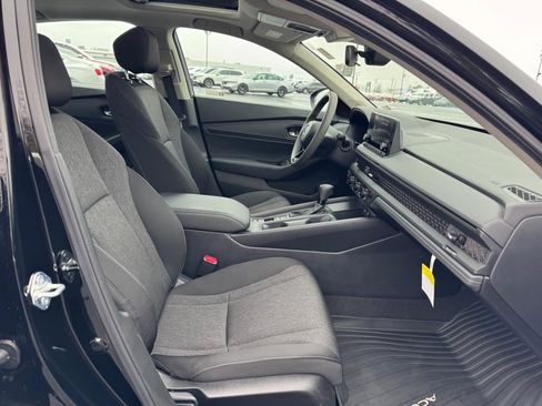 Certified 2025 Honda Accord SE image 17