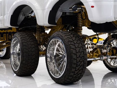 Used 2025 Ford F550 4x4 Crew Cab Super Duty image 13