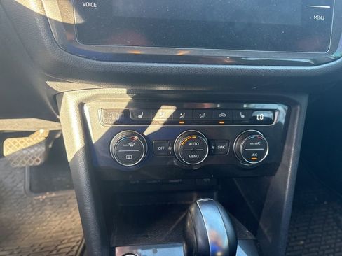 Used 2018 Volkswagen Tiguan SE FWD image 10