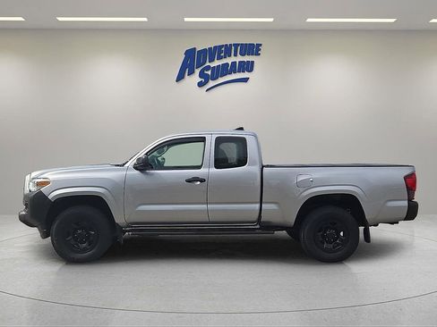 Used 2018 Toyota Tacoma SR image 4