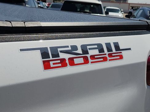 Used 2024 Chevrolet Silverado 1500 LT Trail Boss w/ Convenience Package II AWD/4WD image 6