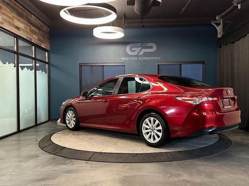 Used 2018 Toyota Camry LE FWD image 5