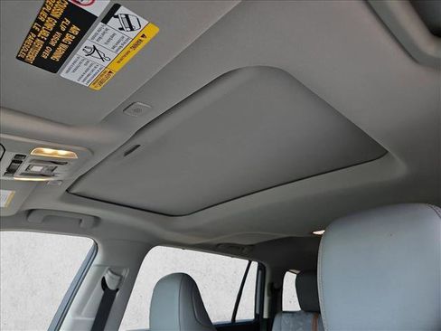 Used 2023 Toyota Highlander Bronze Edition image 16