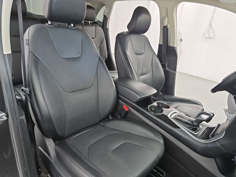 Used 2018 Ford Edge Titanium w/ Equipment Group 301A image 10