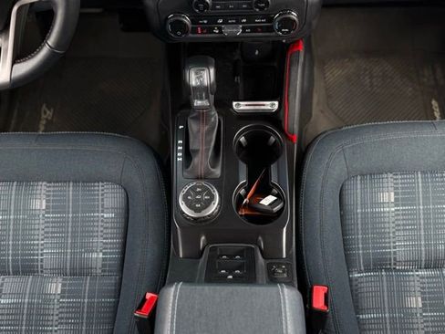 Used 2025 Ford Bronco Heritage Edition AWD/4WD image 31