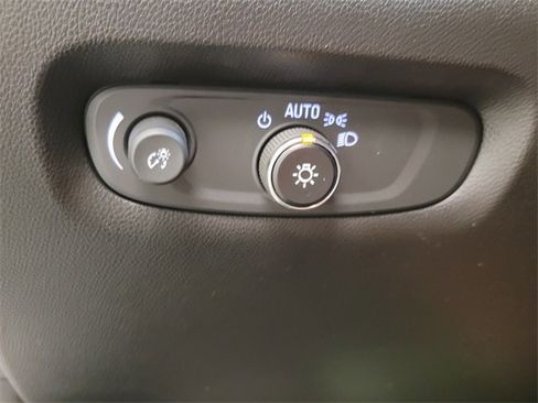 Used 2023 Chevrolet Traverse Premier image 14