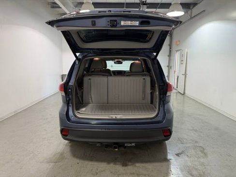 Used 2019 Toyota Highlander SE image 7