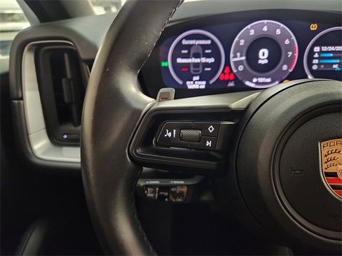 Used 2024 Porsche Cayenne Coupe image 27