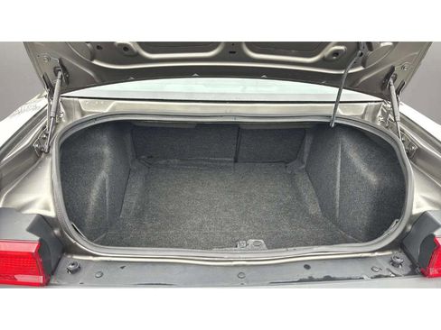 Used 2009 Dodge Challenger R/T image 9