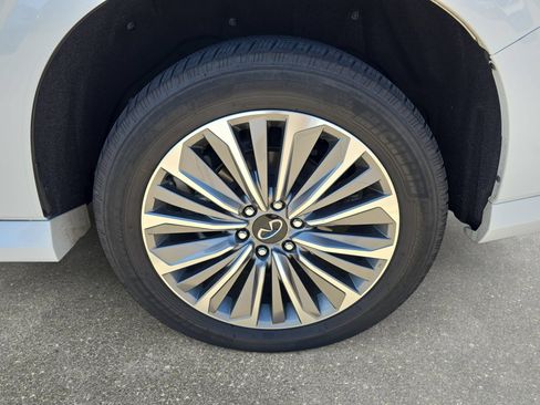 Used 2025 INFINITI QX80 Sensory AWD/4WD image 32