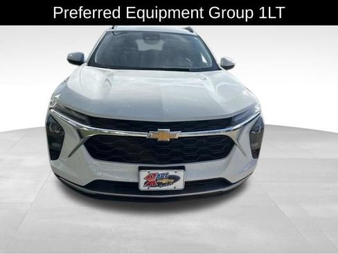 Used 2024 Chevrolet Trax LT w/ Driver Confidence Package FWD image 2