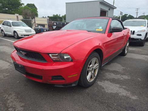 Used 2010 Ford Mustang Convertible RWD image 10