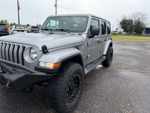 Used 2018 Jeep Wrangler Unlimited Sahara AWD/4WD image 15