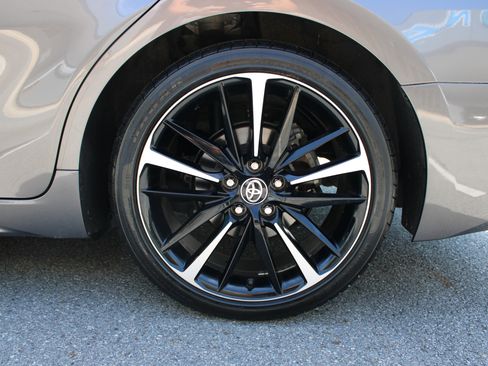 Used 2020 Toyota Camry XSE image 10