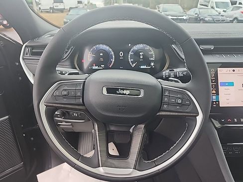 New 2026 Jeep Grand Cherokee Limited w/ Limited Altitude Package AWD/4WD image 13
