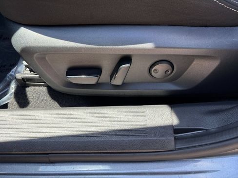 Used 2025 Nissan Rogue SV FWD image 22
