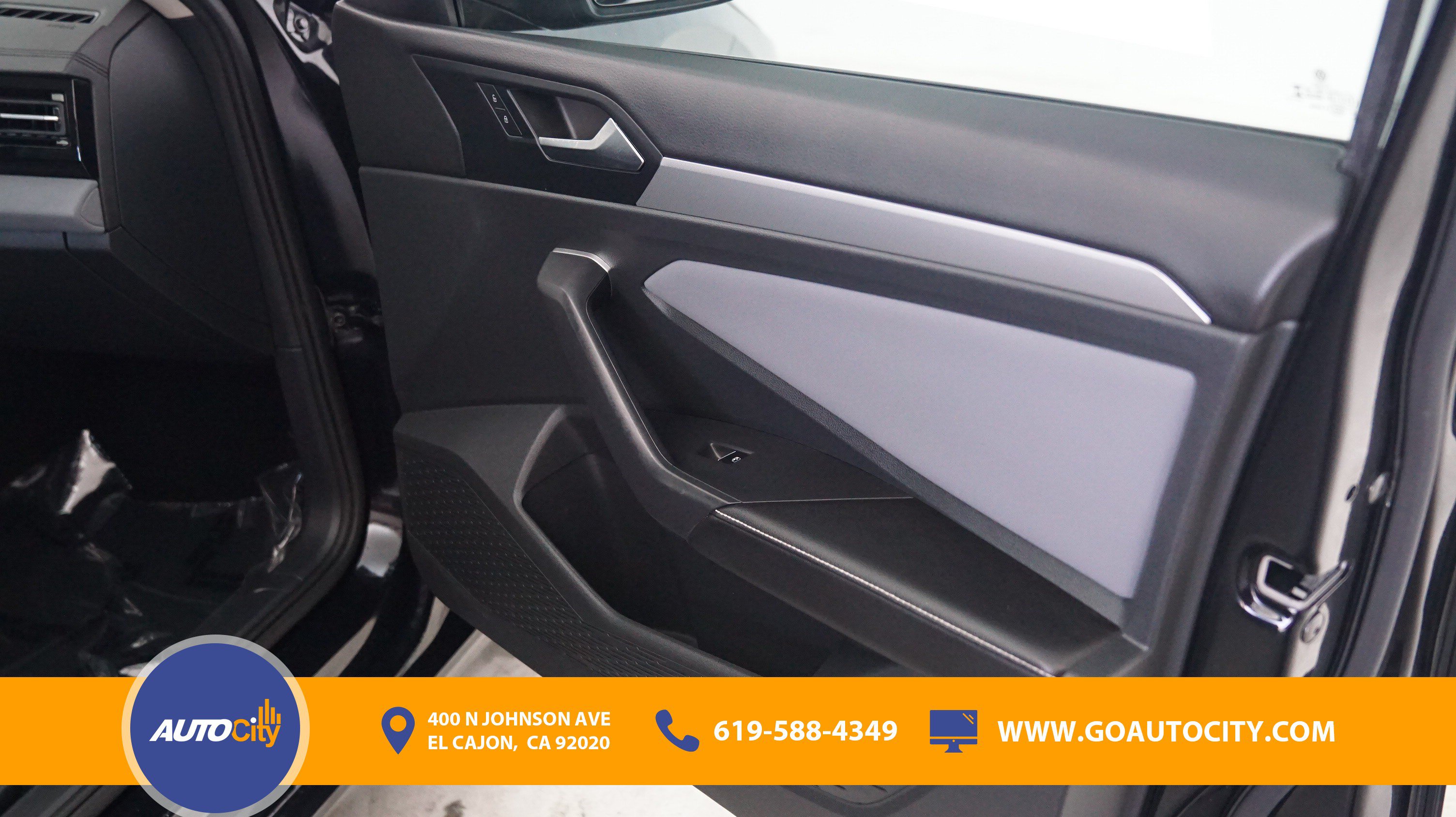 Used 2025 Volkswagen Jetta SE FWD image 16
