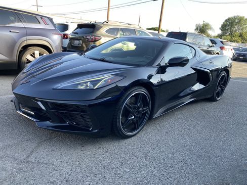 Used 2022 Chevrolet Corvette Stingray Coupe w/ Z51 Performance Package RWD image 2