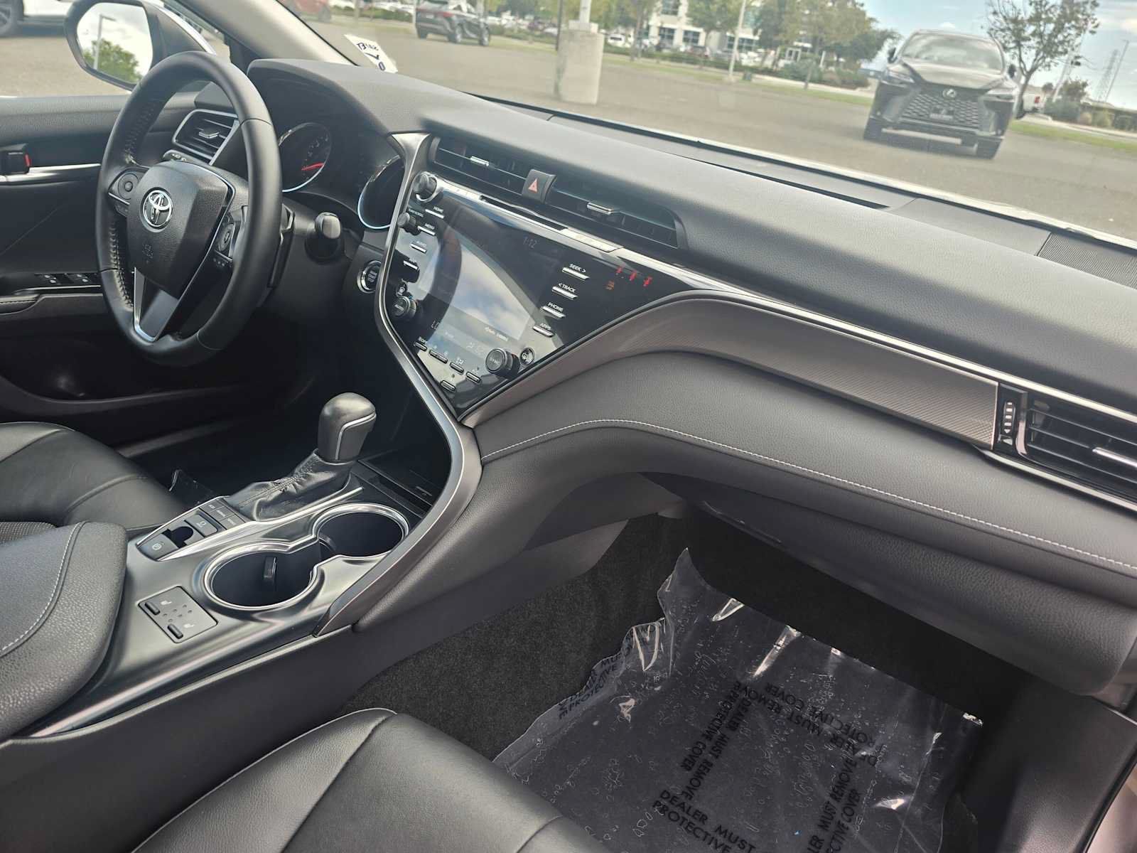 Used 2019 Toyota Camry XSE FWD image 11