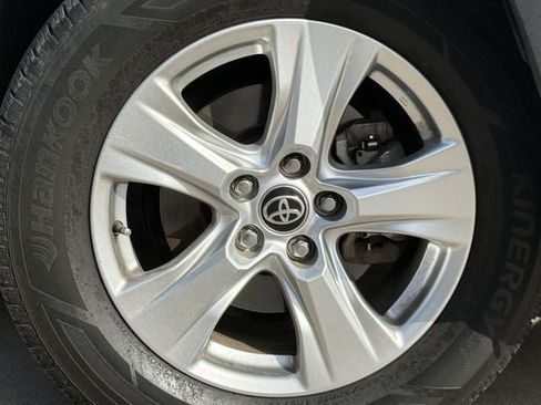 Used 2021 Toyota RAV4 XLE FWD image 9