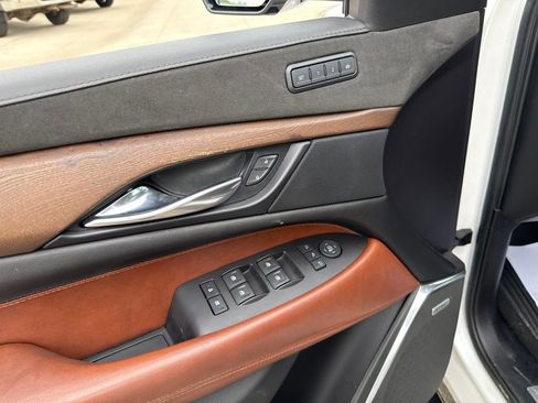 Used 2019 Cadillac Escalade Premium Luxury AWD/4WD image 28
