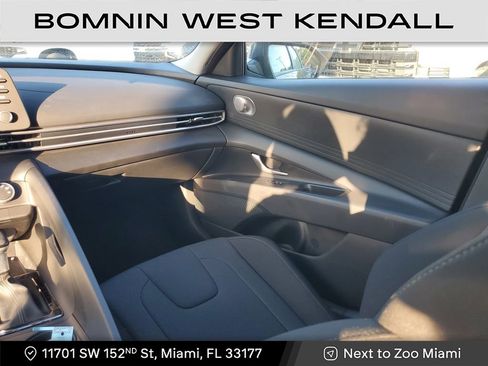 Used 2025 Hyundai Elantra SE image 12