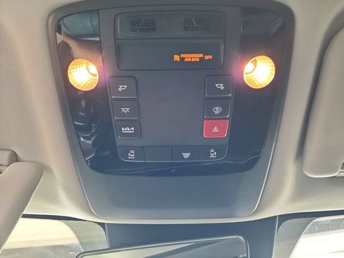 Used 2025 Kia Carnival FWD image 34