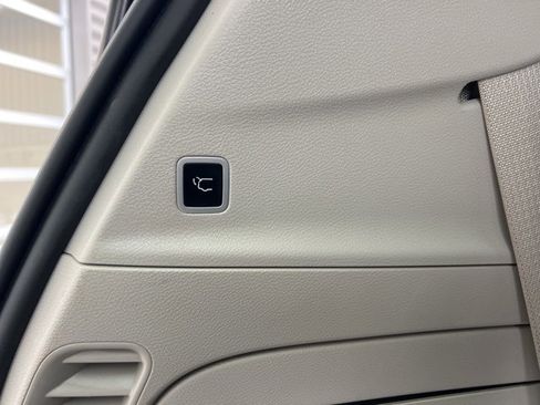 Used 2020 Chrysler Pacifica Limited image 16