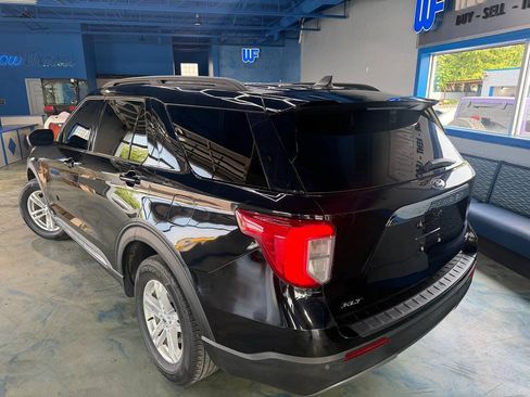 Used 2022 Ford Explorer XLT w/ Equipment Group 202A AWD/4WD image 3