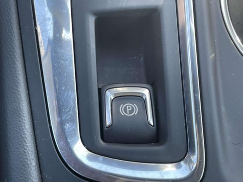 Used 2024 Chevrolet Equinox LS FWD image 29