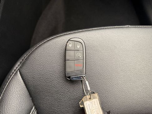 Used 2025 Jeep Compass Limited AWD/4WD image 18