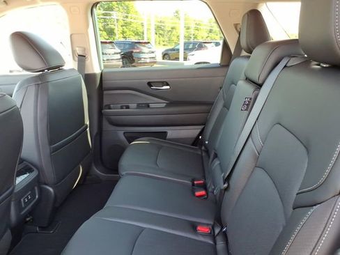 New 2026 Nissan Pathfinder SL FWD image 8