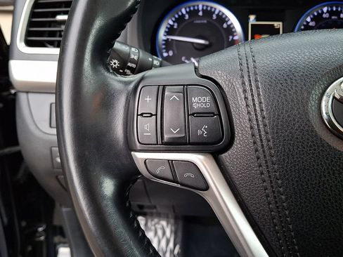 Used 2018 Toyota Highlander XLE AWD/4WD image 22