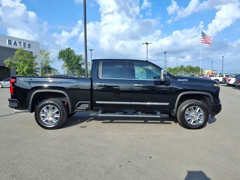 Used 2026 Chevrolet Silverado 3500 High Country w/ Technology Package AWD/4WD image 2