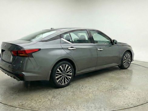 Used 2025 Nissan Altima 2.5 SV image 9