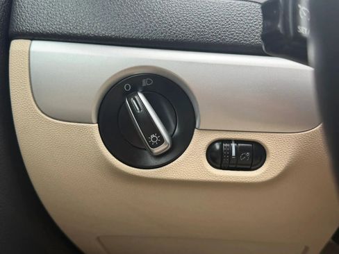 Used 2013 Volkswagen Jetta SE FWD image 19