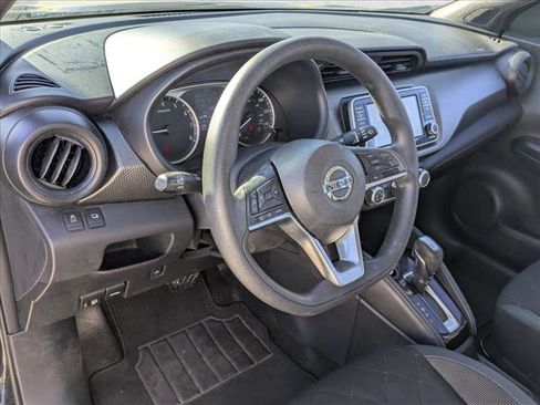 Used 2019 Nissan Kicks S image 9