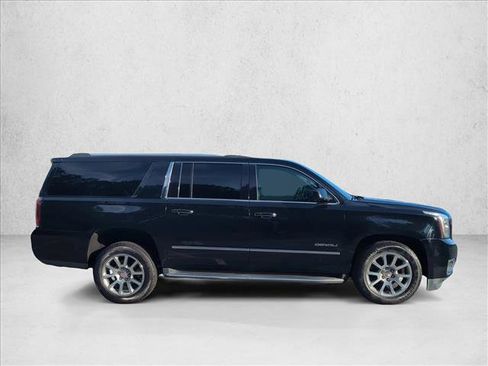 Used 2019 GMC Yukon XL Denali image 4