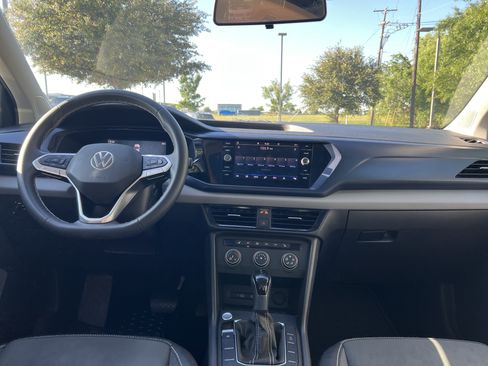 Certified 2022 Volkswagen Taos SE w/ Panoramic Sunroof Package FWD image 25