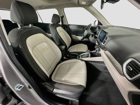 Used 2025 Hyundai Venue SEL FWD image 30