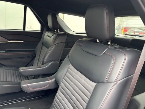 Used 2025 Ford Explorer ST-Line image 11